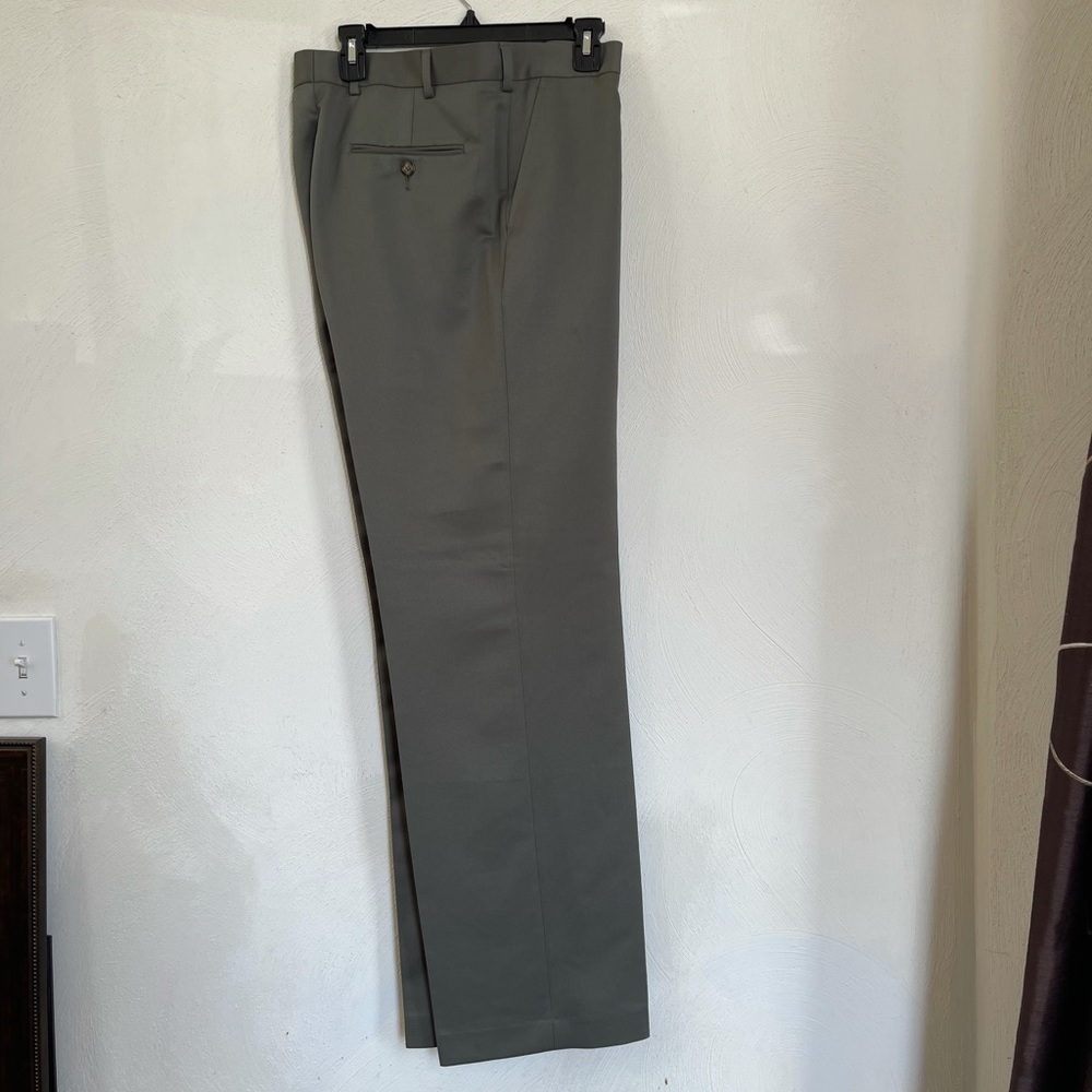 Perry Elise Men’s Pants. Classic fit flat front